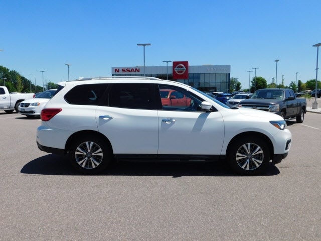 Used 2019 Nissan Pathfinder SL with VIN 5N1DR2MM8KC614906 for sale in Mankato, Minnesota