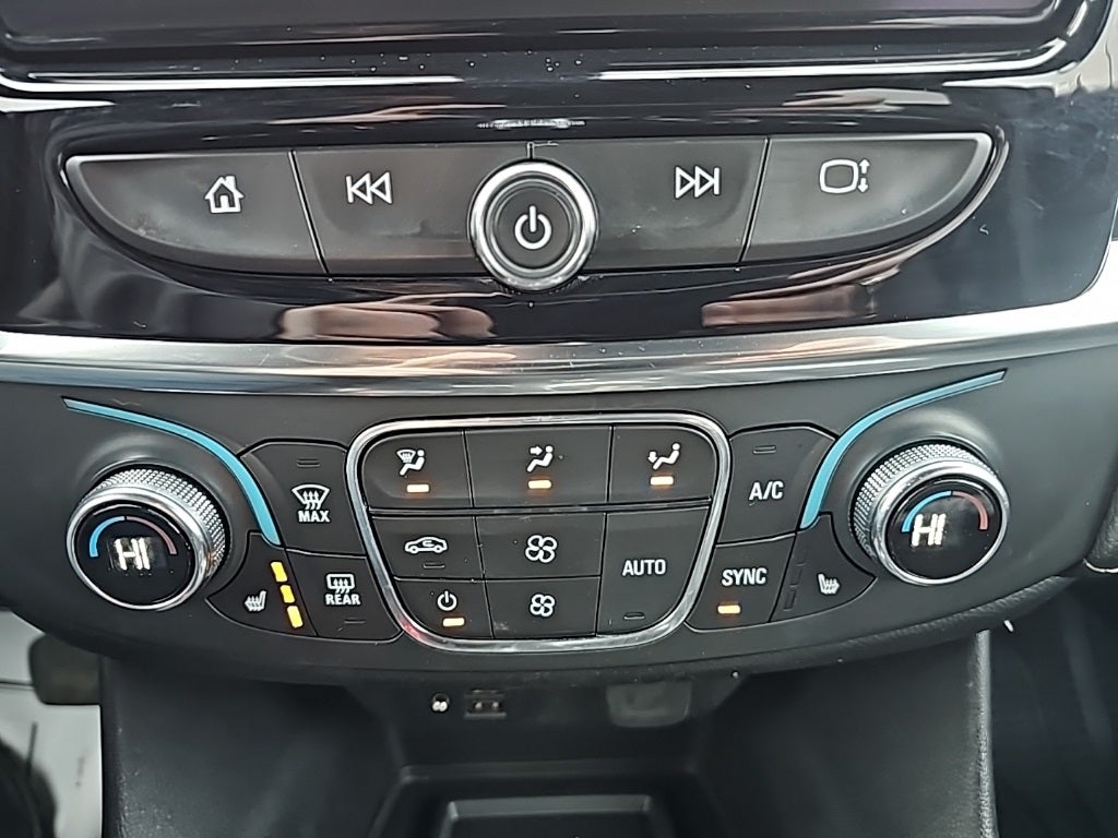 2022 Chevrolet Traverse LT Leather