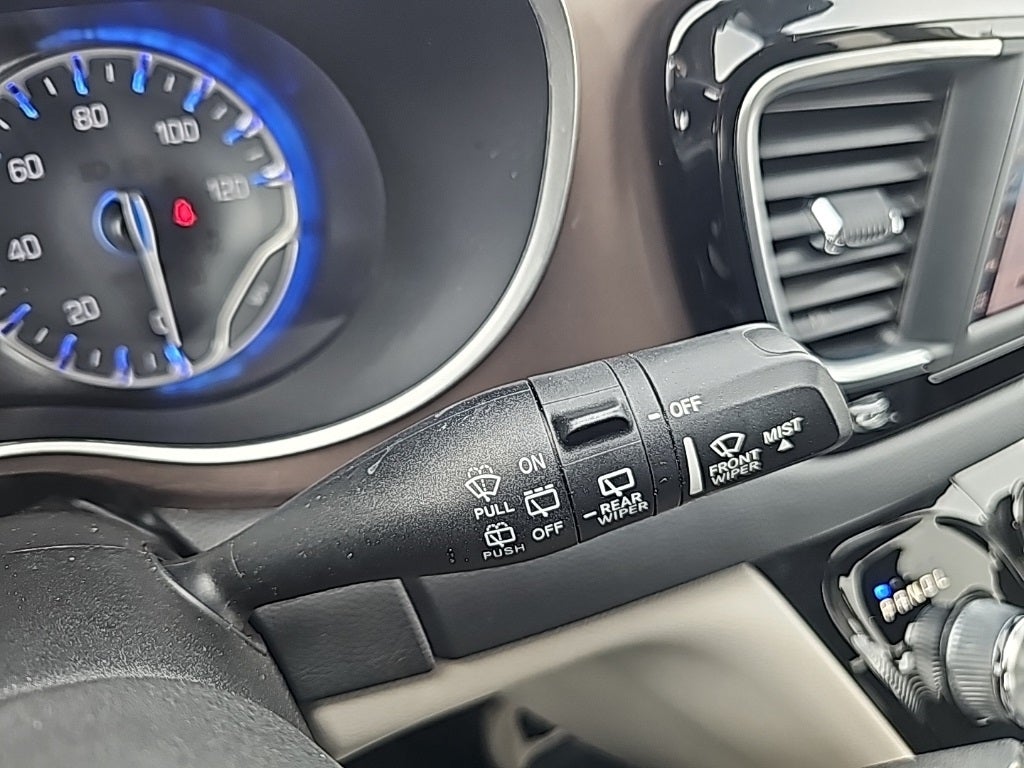 2023 Chrysler Voyager LX