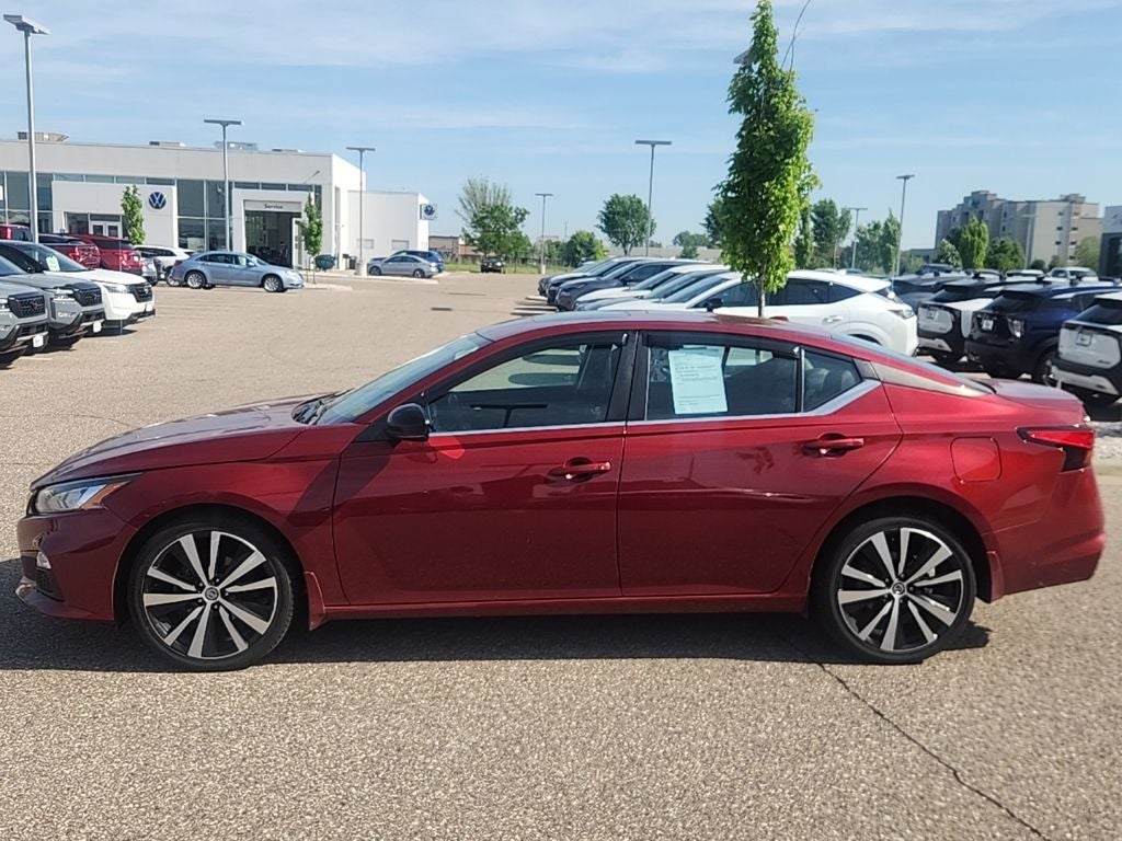 Used 2019 Nissan Altima SR with VIN 1N4BL4CW7KN317826 for sale in Mankato, Minnesota