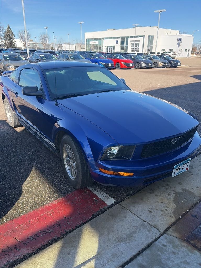 2005 Ford Mustang V6 Deluxe