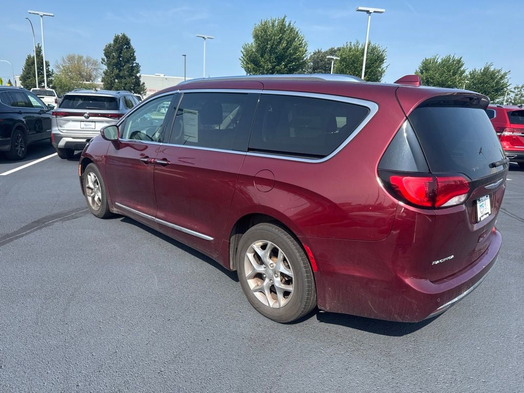 Used 2018 Chrysler Pacifica Limited with VIN 2C4RC1GG3JR185336 for sale in Mankato, Minnesota