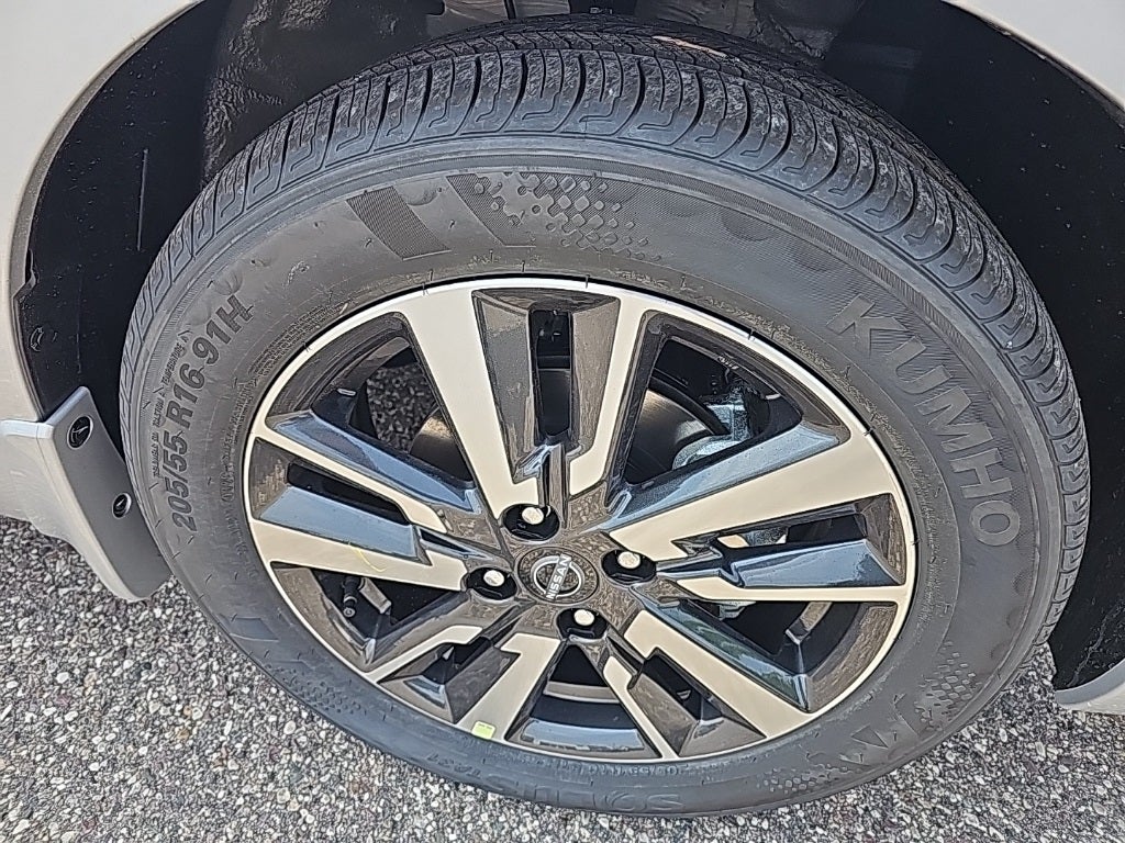 2025 Nissan Versa 1.6 SV