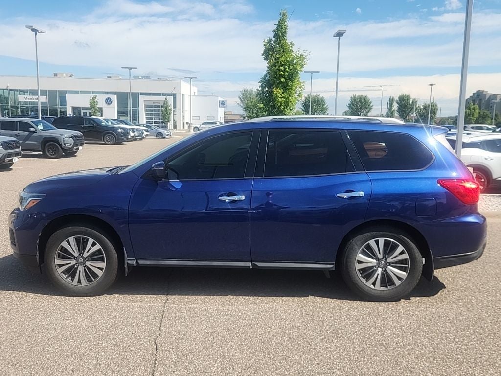 2017 Nissan Pathfinder SV