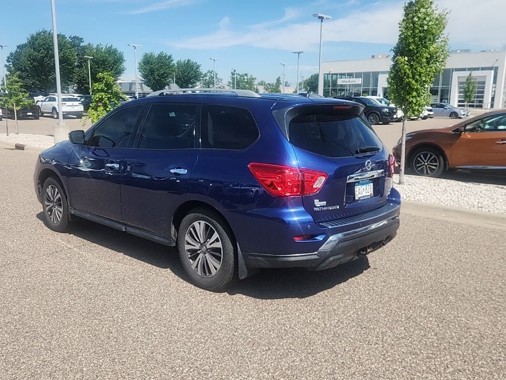 2017 Nissan Pathfinder SV