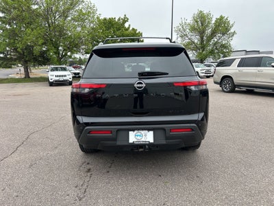 2024 Nissan Pathfinder SV
