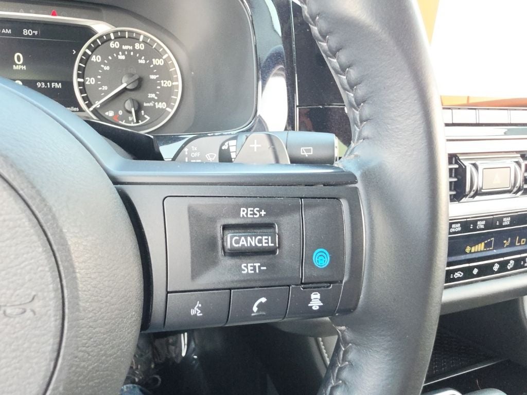 2025 Nissan Pathfinder SV