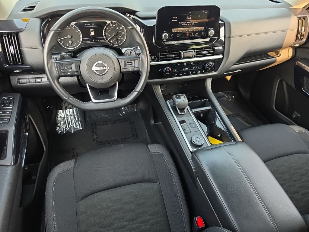 2025 Nissan Pathfinder SV