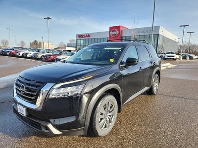 2025 Nissan Pathfinder SV