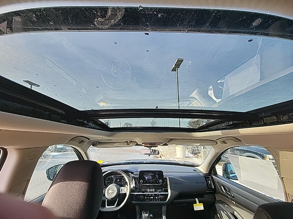 2025 Nissan Pathfinder SV