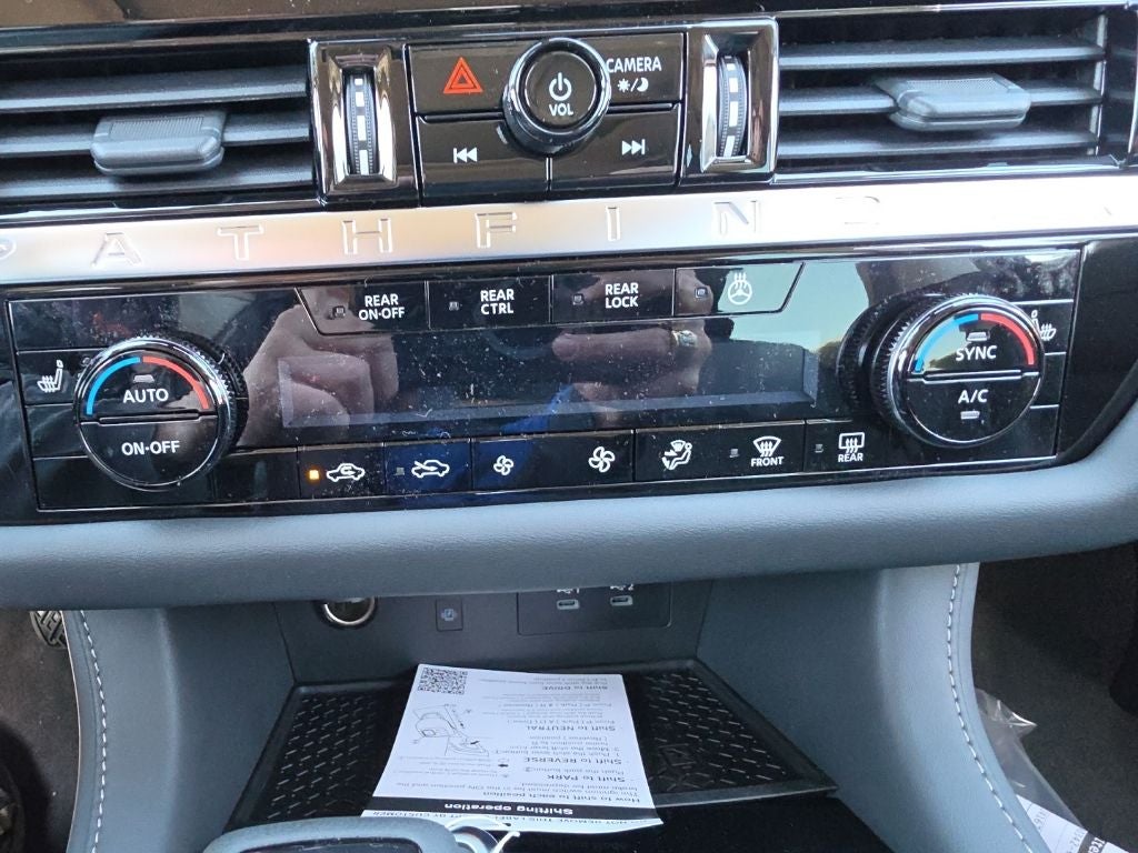 2026 Nissan Pathfinder SV