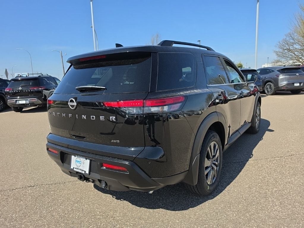 2026 Nissan Pathfinder SV