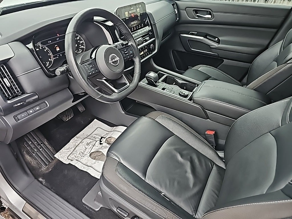 2022 Nissan Pathfinder SL