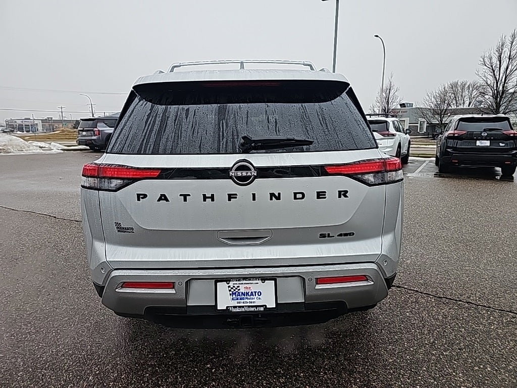 2022 Nissan Pathfinder SL