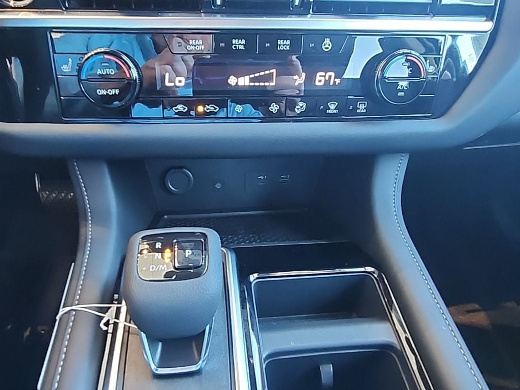 2025 Nissan Pathfinder SL