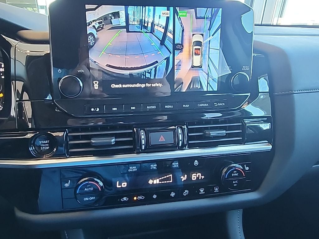 2025 Nissan Pathfinder SL