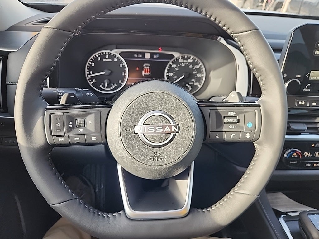 2025 Nissan Pathfinder SL