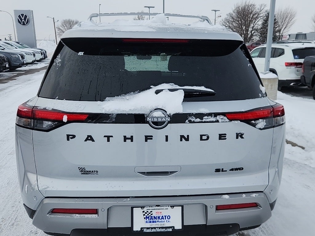 2025 Nissan Pathfinder SL