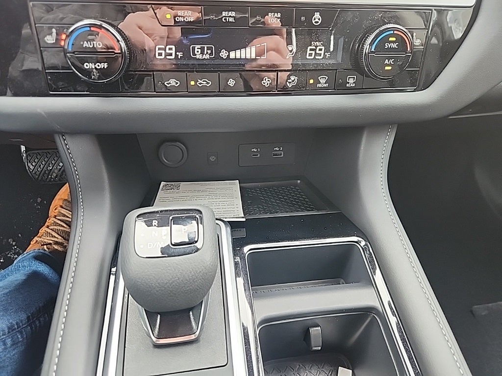 2025 Nissan Pathfinder SL