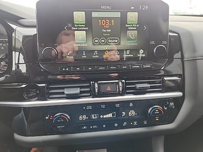 2025 Nissan Pathfinder SL