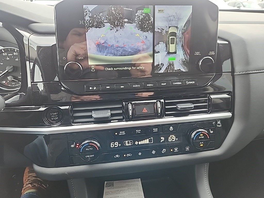 2025 Nissan Pathfinder SL