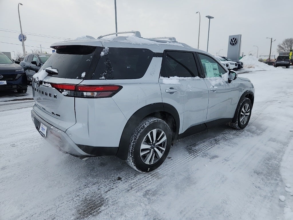 2025 Nissan Pathfinder SL