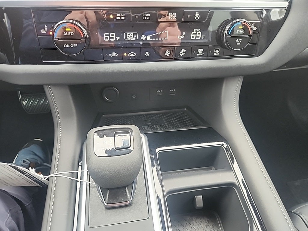 2025 Nissan Pathfinder SL