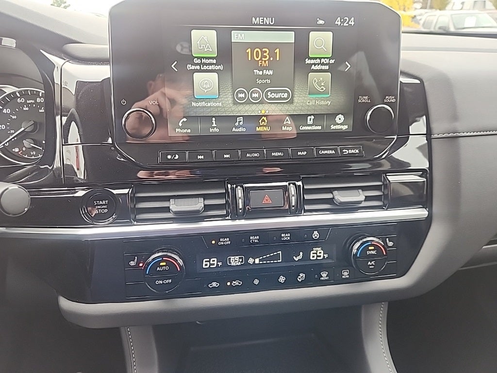 2025 Nissan Pathfinder SL