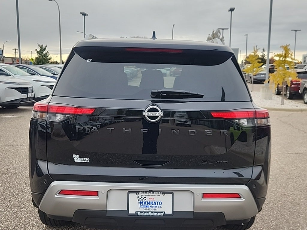 2025 Nissan Pathfinder SL