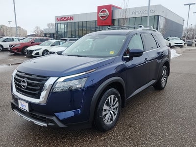 2025 Nissan Pathfinder SL