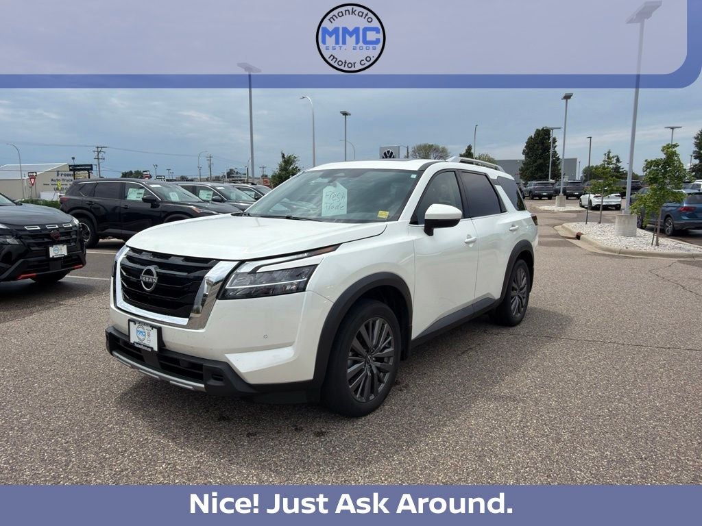 2024 Nissan Pathfinder SL 4WD's photo