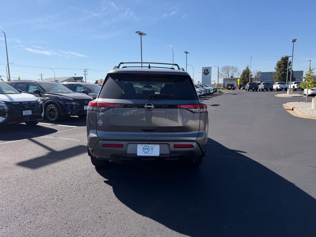 2026 Nissan Pathfinder SL