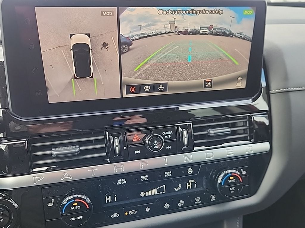 2026 Nissan Pathfinder SL