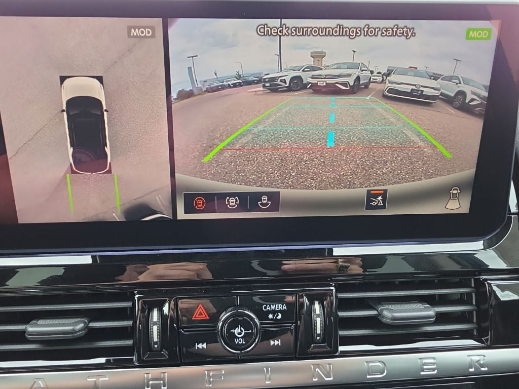2026 Nissan Pathfinder SL
