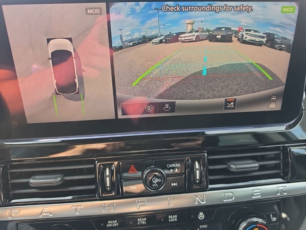 2026 Nissan Pathfinder SL