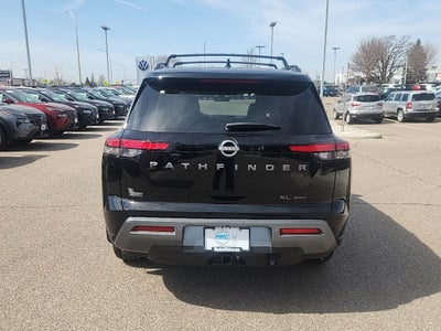 2026 Nissan Pathfinder SL