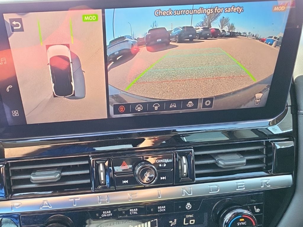 2026 Nissan Pathfinder SL
