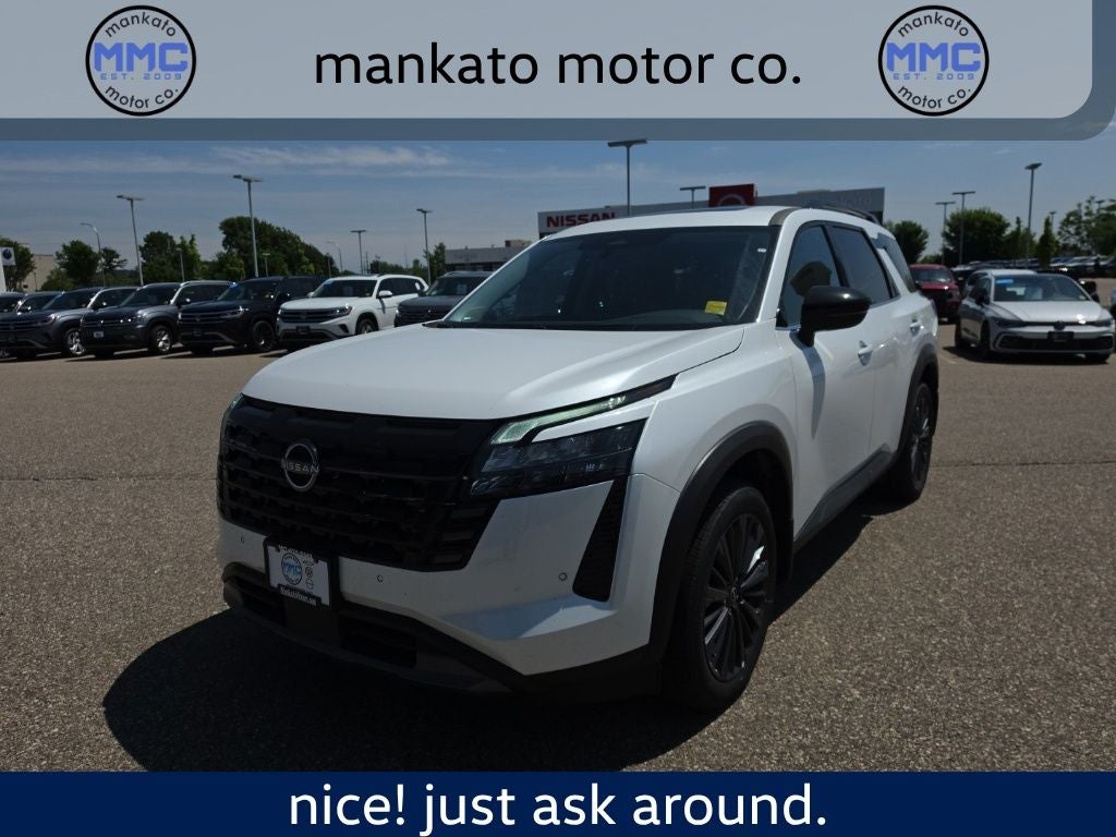 2026 Nissan Pathfinder SL