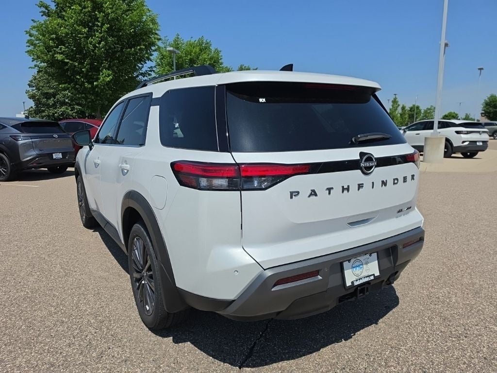 2026 Nissan Pathfinder SL