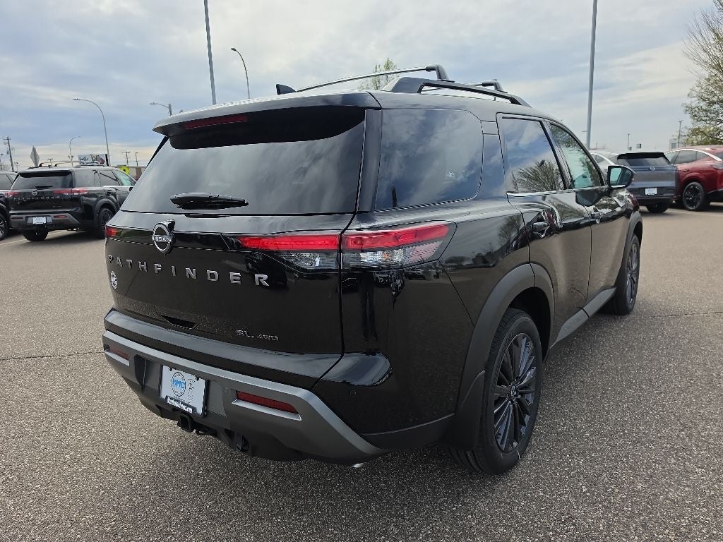 2026 Nissan Pathfinder SL