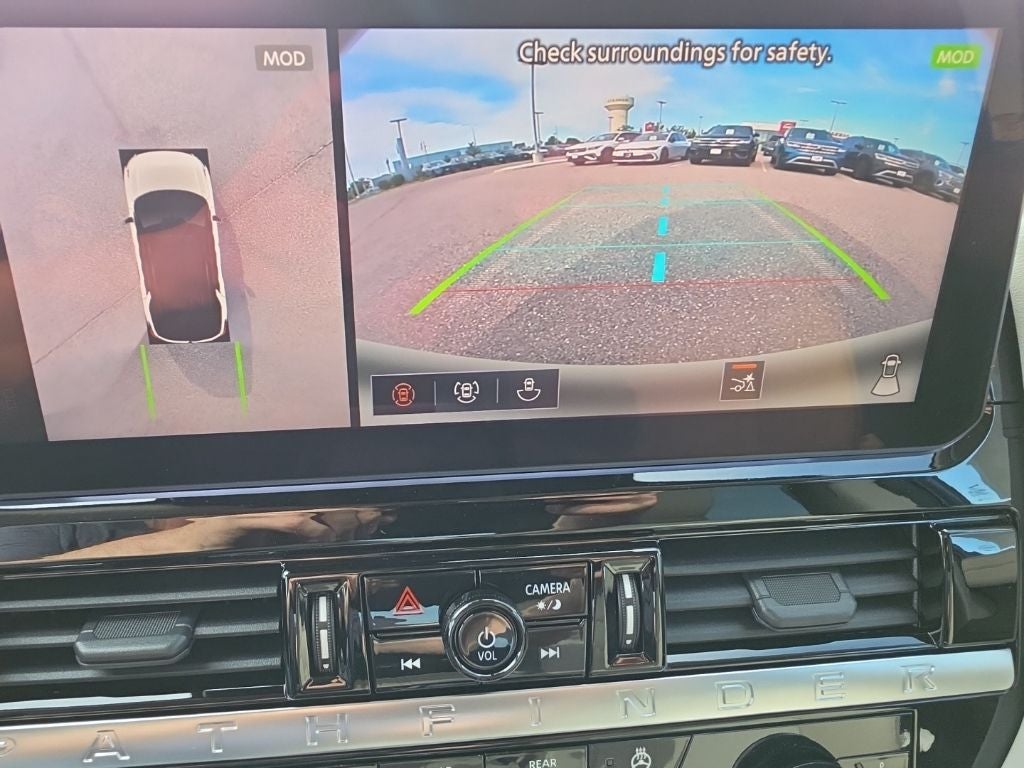2026 Nissan Pathfinder SL