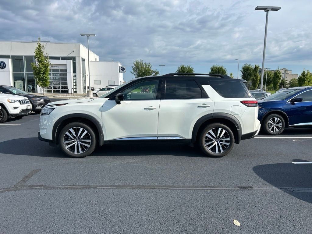 2024 Nissan Pathfinder Platinum