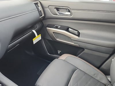 2025 Nissan Pathfinder Platinum