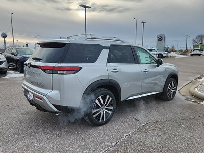 2025 Nissan Pathfinder Platinum