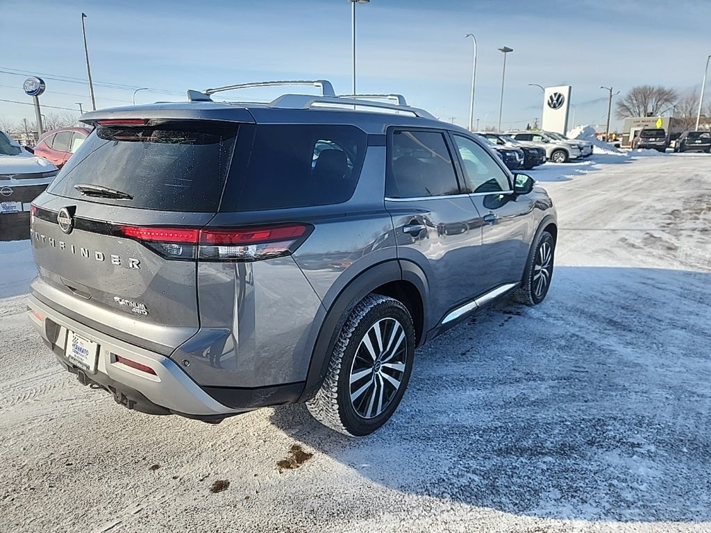 2023 Nissan Pathfinder Platinum