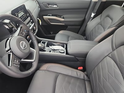 2025 Nissan Pathfinder Platinum