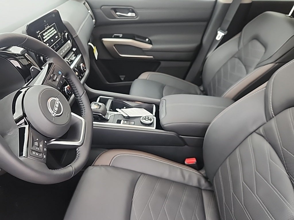 2025 Nissan Pathfinder Platinum