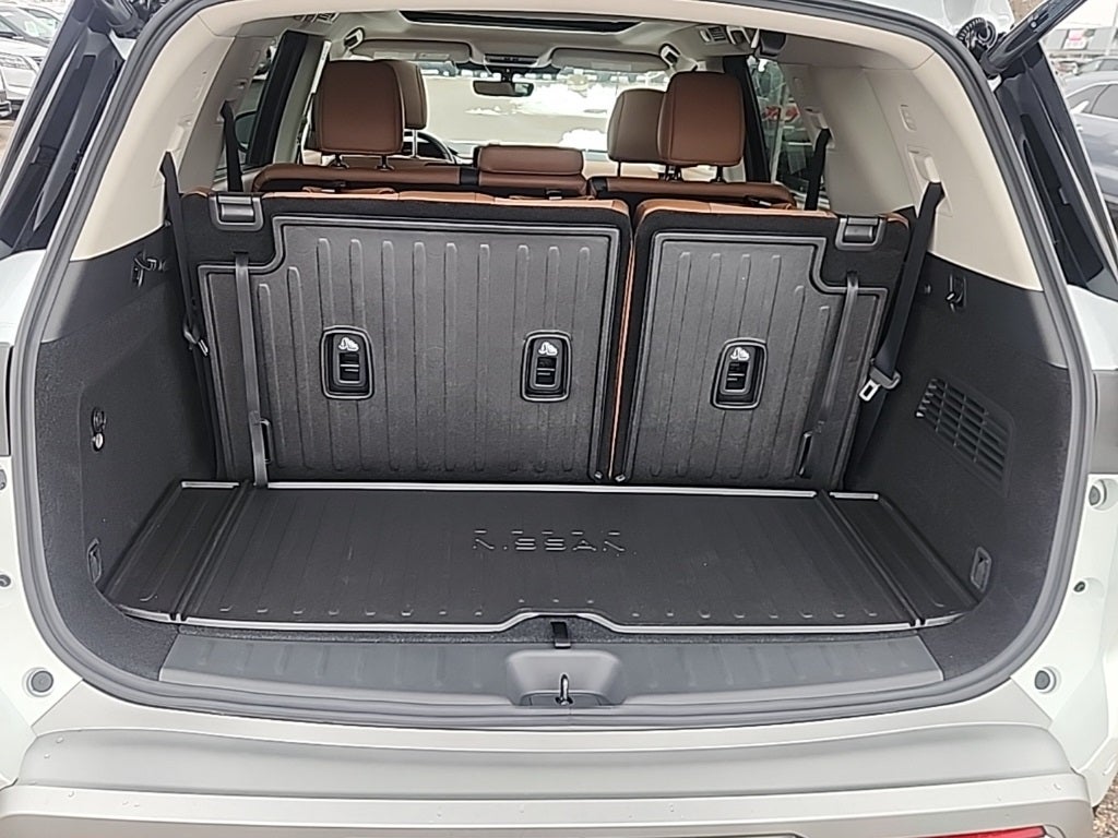 2025 Nissan Pathfinder Platinum