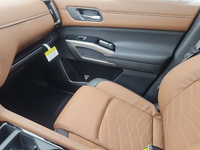 2025 Nissan Pathfinder Platinum