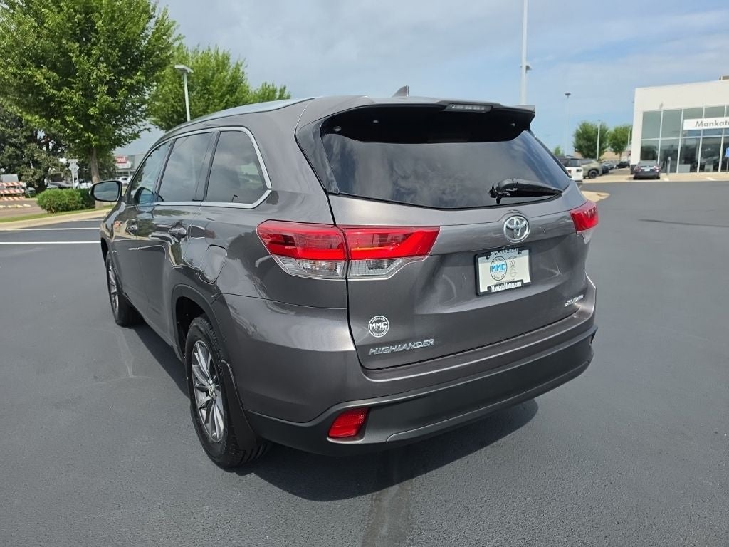 Used 2018 Toyota Highlander XLE with VIN 5TDJZRFH4JS550571 for sale in Mankato, Minnesota